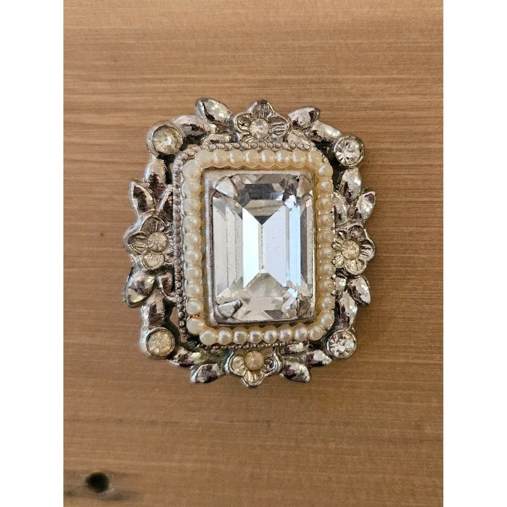 Vintage CORO Brooch -  Rhinestone Faceted Crystal White Pearl - Brooch - Classic